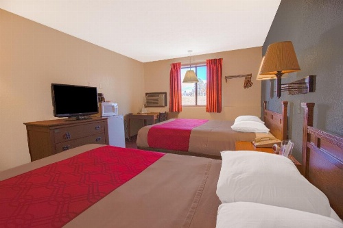 Love Hotels Junction City KS Near Fort Riley By OYO image 14