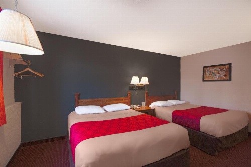 Love Hotels Junction City KS Near Fort Riley By OYO image 16