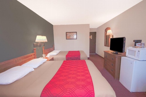 Love Hotels Junction City KS Near Fort Riley By OYO image 17