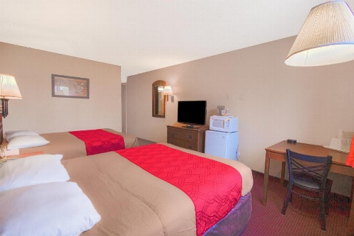 Love Hotels Junction City KS Near Fort Riley By OYO image 19