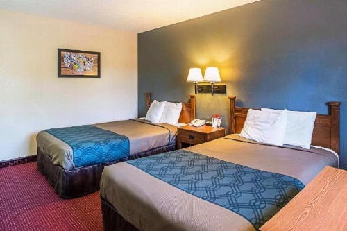 Love Hotels Junction City KS Near Fort Riley By OYO image 24