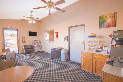 Love Hotels Junction City KS Near Fort Riley By OYO image 45