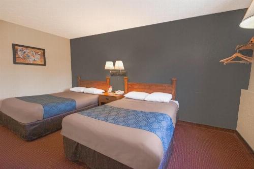 Love Hotels Junction City KS Near Fort Riley By OYO image 9